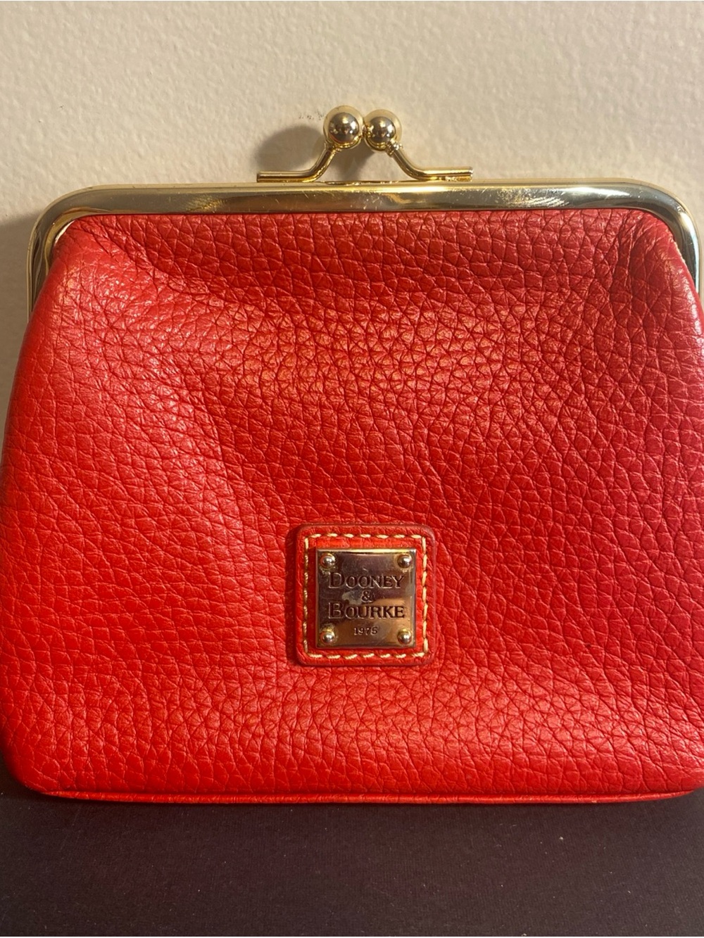 Vtg Dooney & Bourke Pebble Grain Large Framed Purse in red.